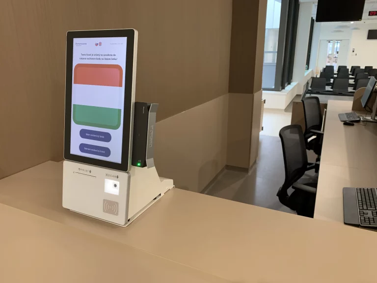 SaMo DESK15 self-service kiosk